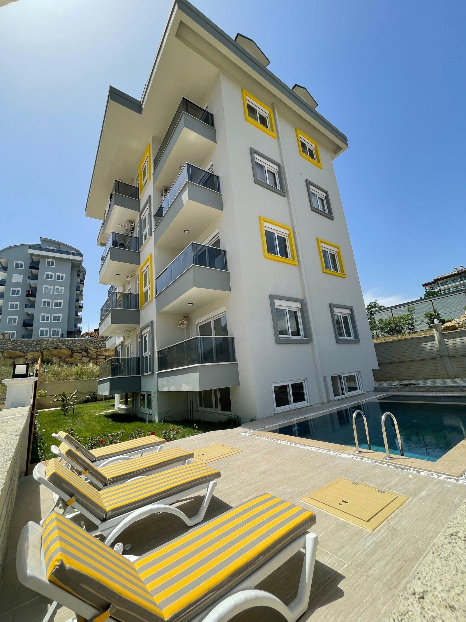 Alanya Avsallar'da Havuzlu Sitede Satılık 1+1 Daire