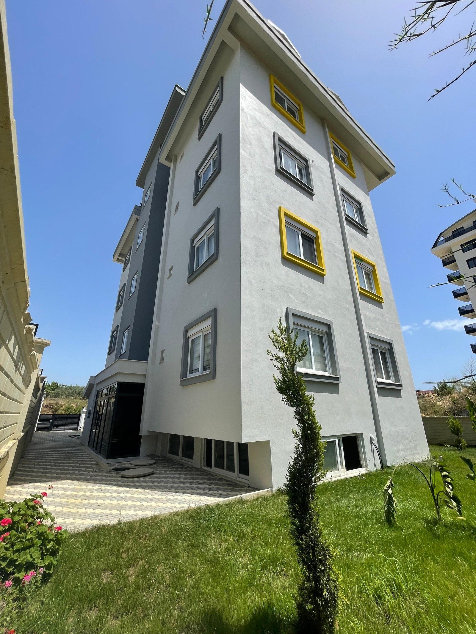 Alanya Avsallar'da Havuzlu Sitede Satılık 1+1 Daire
