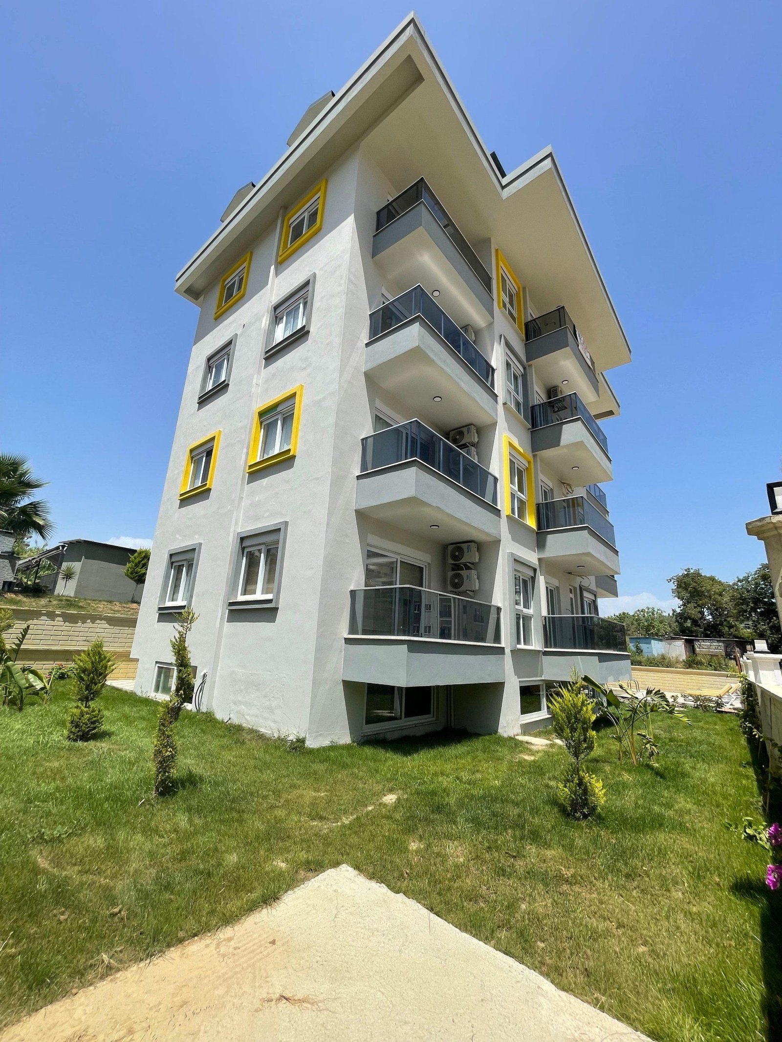 Alanya Avsallar'da Havuzlu Sitede Satılık 1+1 Daire