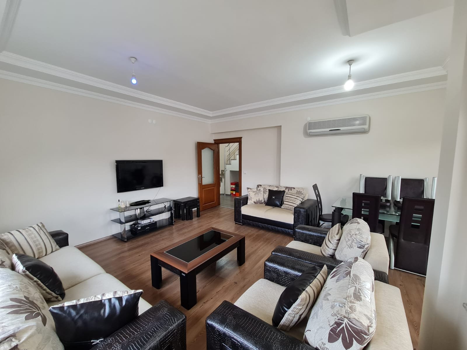 ANTALYA KONYALTI ÖĞRETMENLER EVİ MAHALESİNDE HAVUZLU SİTE İÇİNDE SATILIK DUBLEKS DAİRE