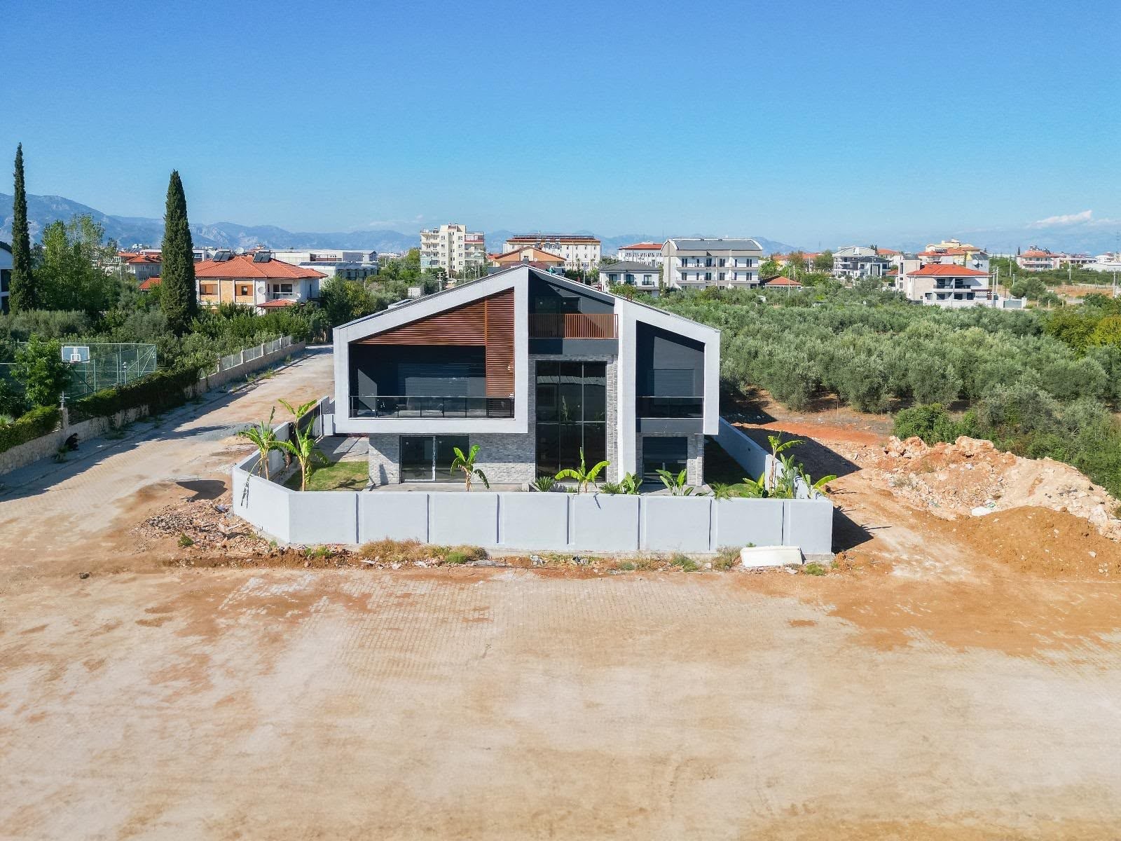 Antalya Döşemealtı Yeşilbayır’da 5+1 Özel Havuzlu Tripleks Villa