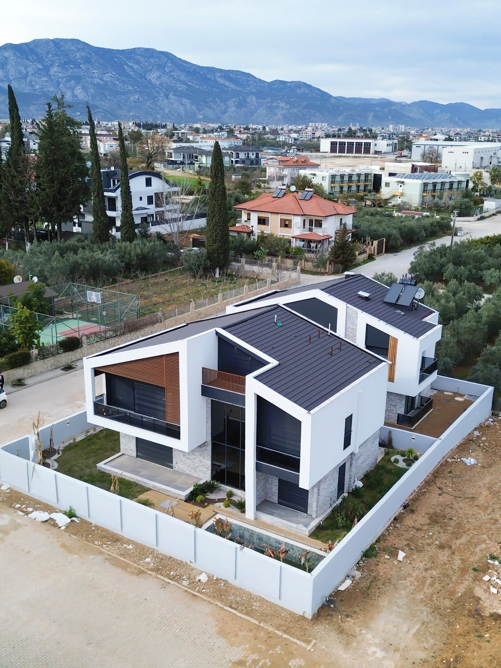 Antalya Döşemealtı Yeşilbayır’da 5+1 Özel Havuzlu Tripleks Villa