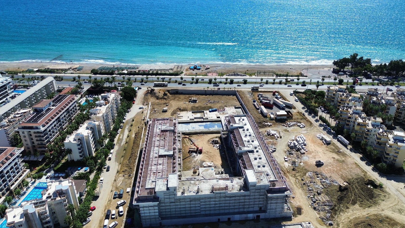 Alanya'da Denize Sıfır 5 Yıldızlı Otel' de Euro Bazında Yüksek Kazaç Sağlayan Satılık Daire
