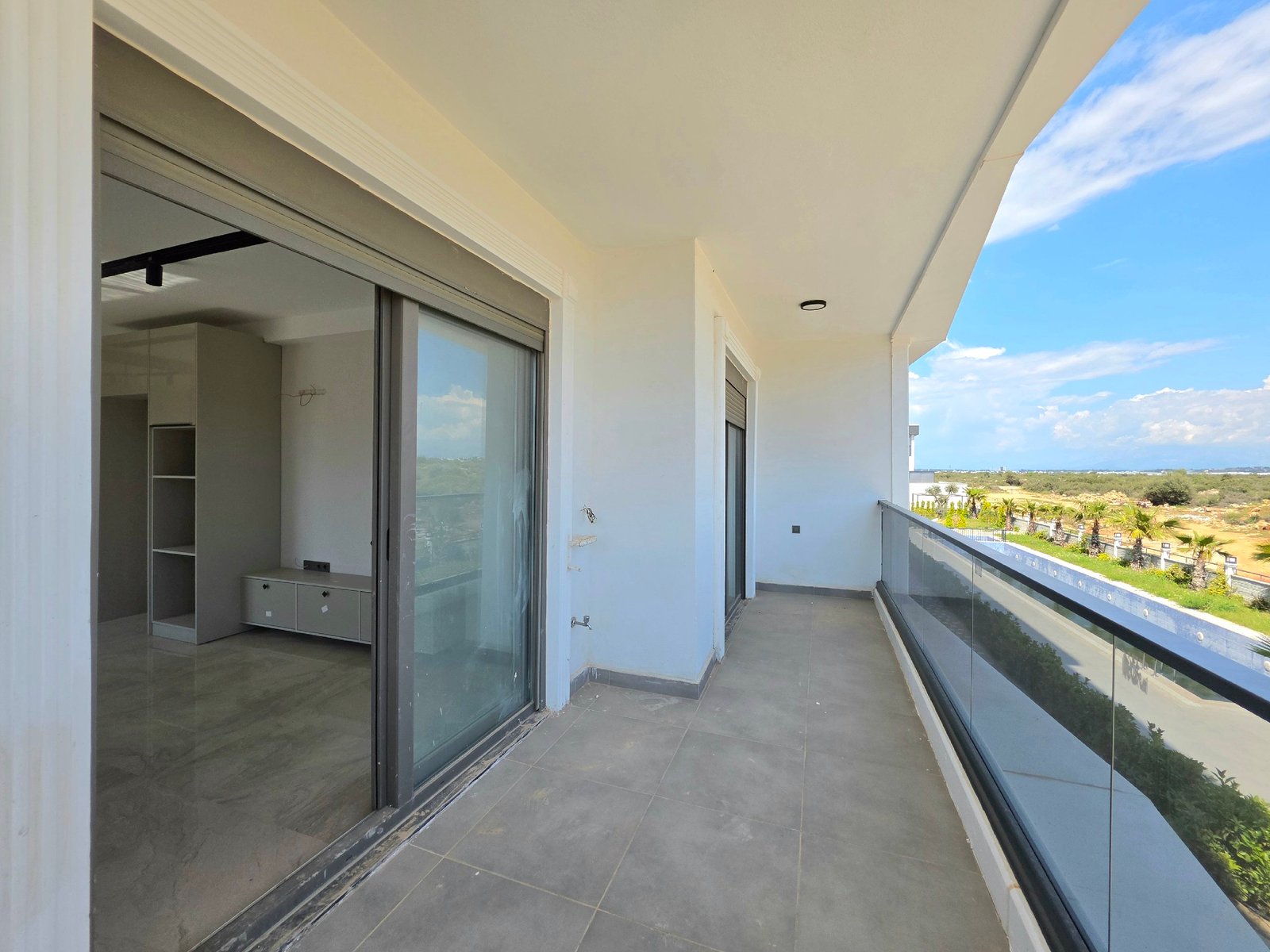 ANTALYA'DA KAPALI OTOPARKLI VE HAVUZLU SİTE'DE ARAKAT 2+1 SATILIK DAİRE