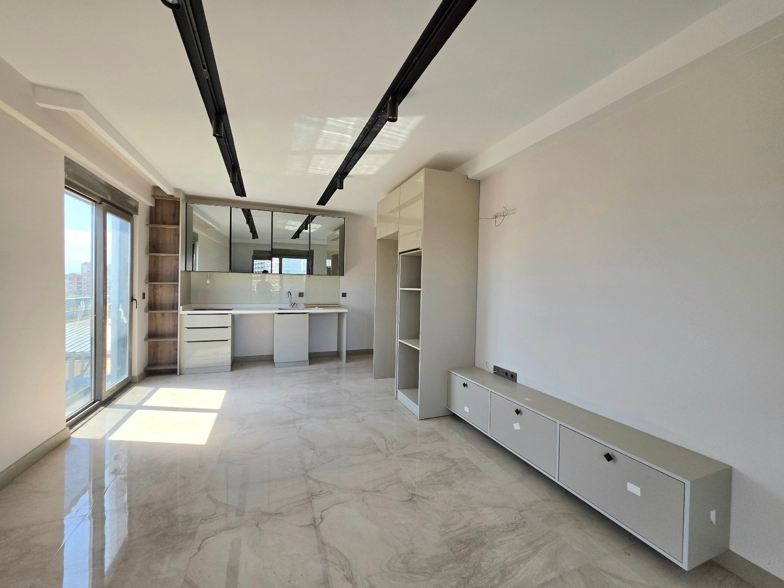 ANTALYA'DA KAPALI OTOPARKLI VE HAVUZLU SİTE'DE ARAKAT 2+1 SATILIK DAİRE