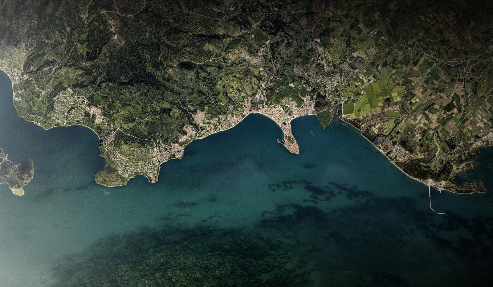 İzmir Dikili'de İnşaata Hazır Site İçerisinde Müstakil Villa Arsaları
